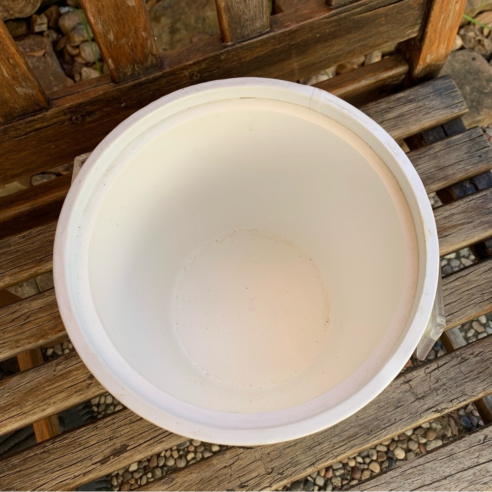 Vintage vinyl Holly Ice Bucket With Lid & Clear handle. - Picture 7 of 9